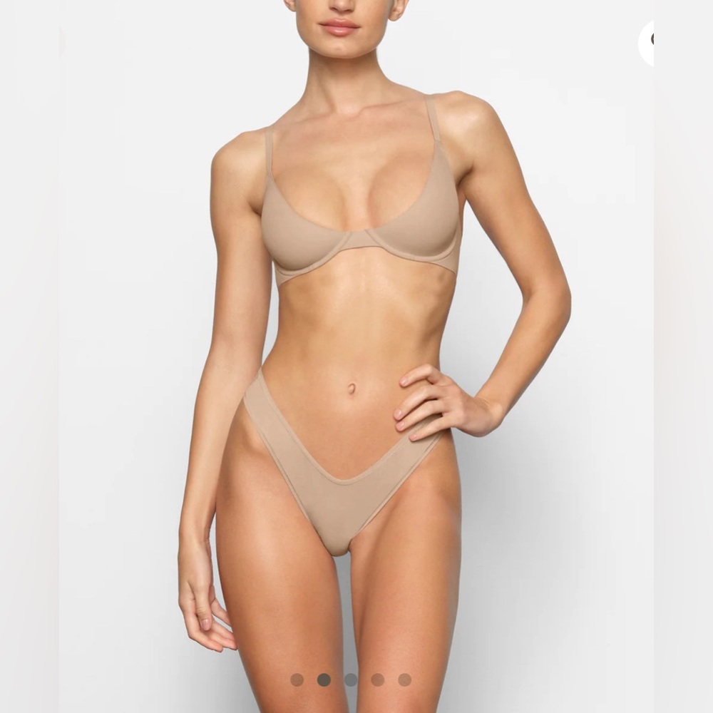 Skims Fits Everyone Plunge Bra Size NWT